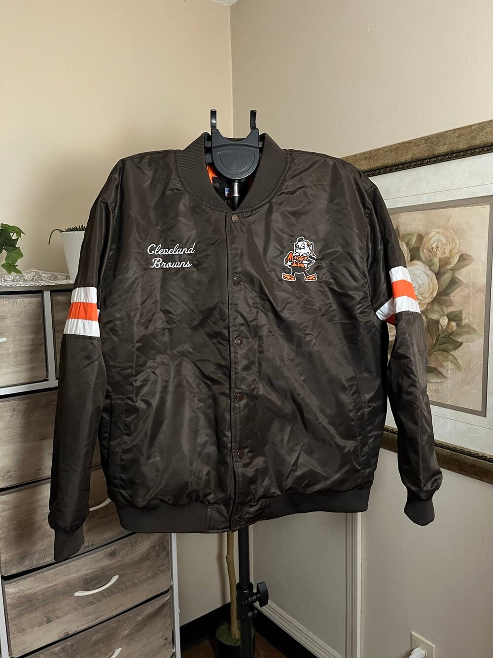Cleveland Browns NFL Brownie the Elf Bomber Jacket Men’s XL